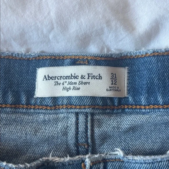 Abercrombie High Rise Dad Shorts in Medium Wash, 31 - Picture 4 of 7